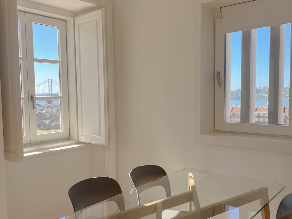 View (from property/room), View (from property/room), Dining area, City view, City view, Landmark view, Landmark view, River view, River view