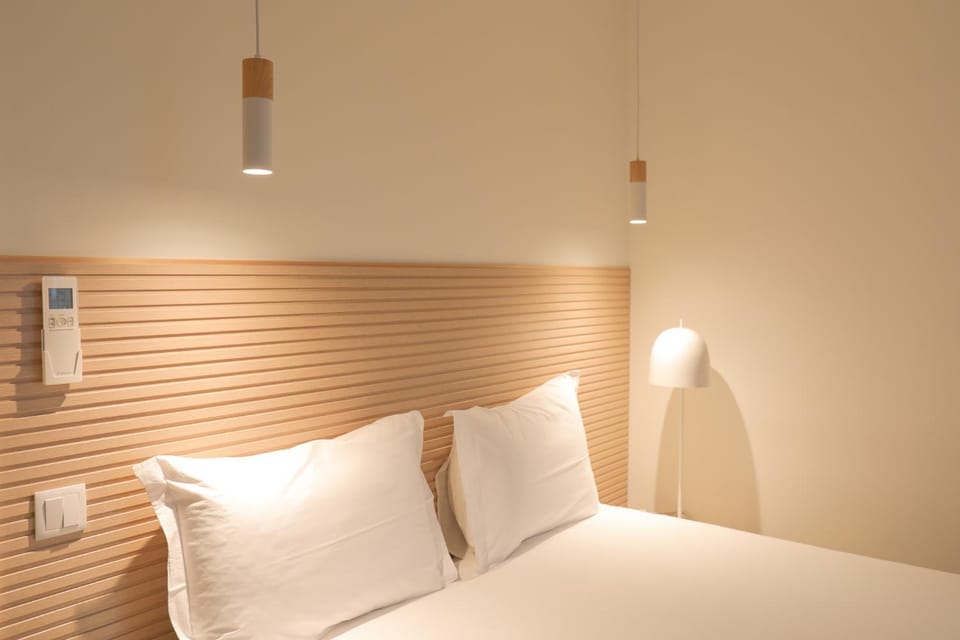 Bed, Bedroom, air conditioner