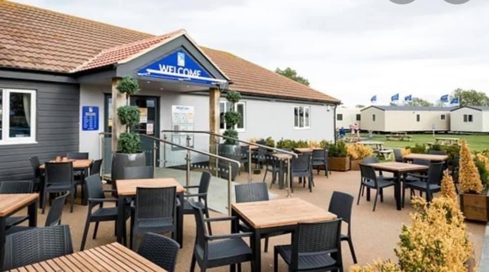 Restaurant/places to eat, Lounge or bar
