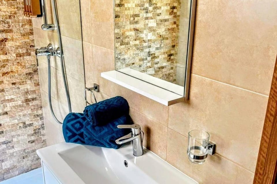 1BED Maisonette in Bugibba Square by Homely Apartment in Saint Paul's Bay