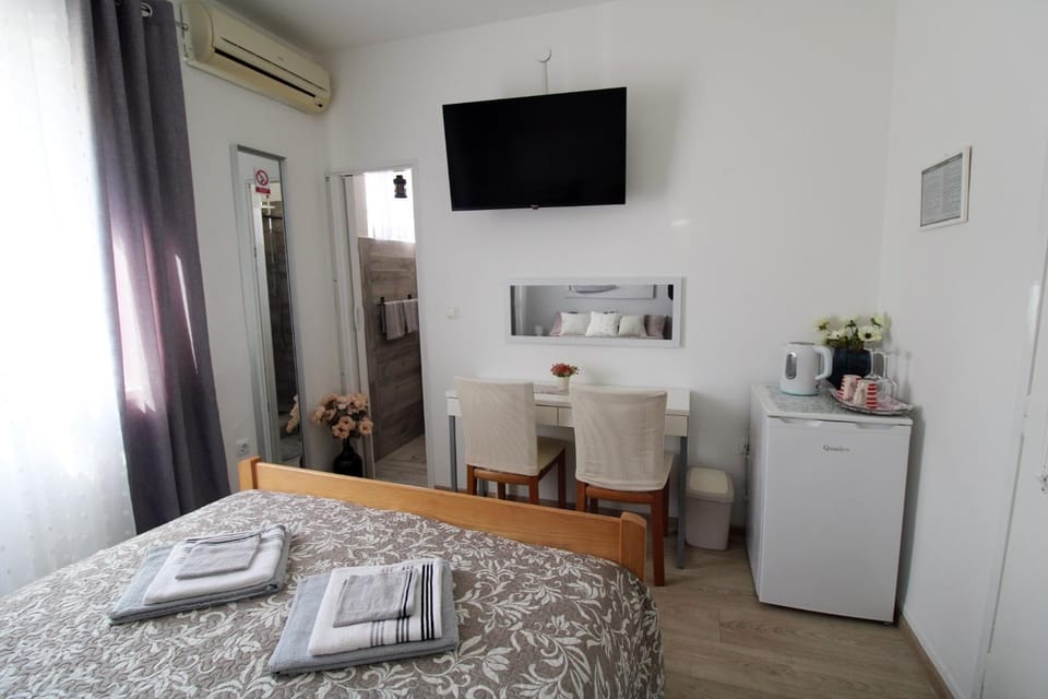 TV and multimedia, Bedroom, towels, air conditioner