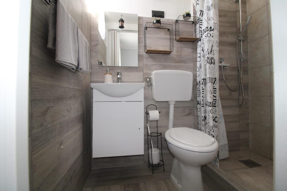 Shower, Toilet, Bathroom
