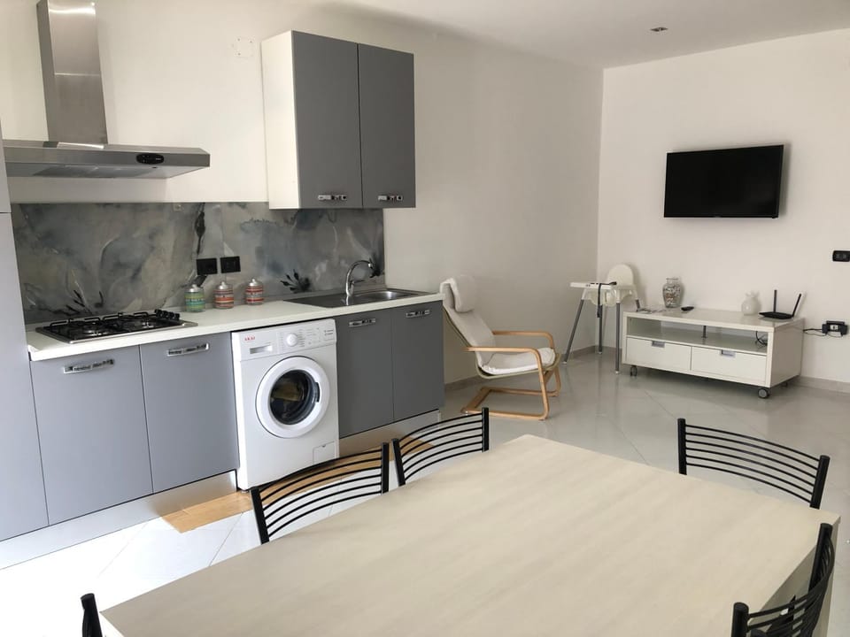 TV and multimedia, Kitchen or kitchenette, Living room, Dining area, oven, washing machine