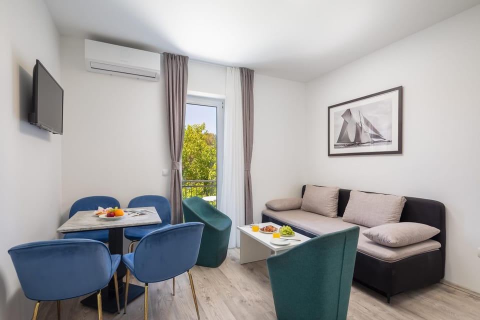 Providenca Beachfront Apartments II - Private Parking Apartment in Makarska