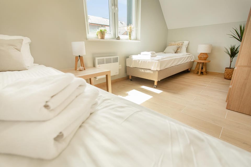 Photo of the whole room, Bedroom, towels