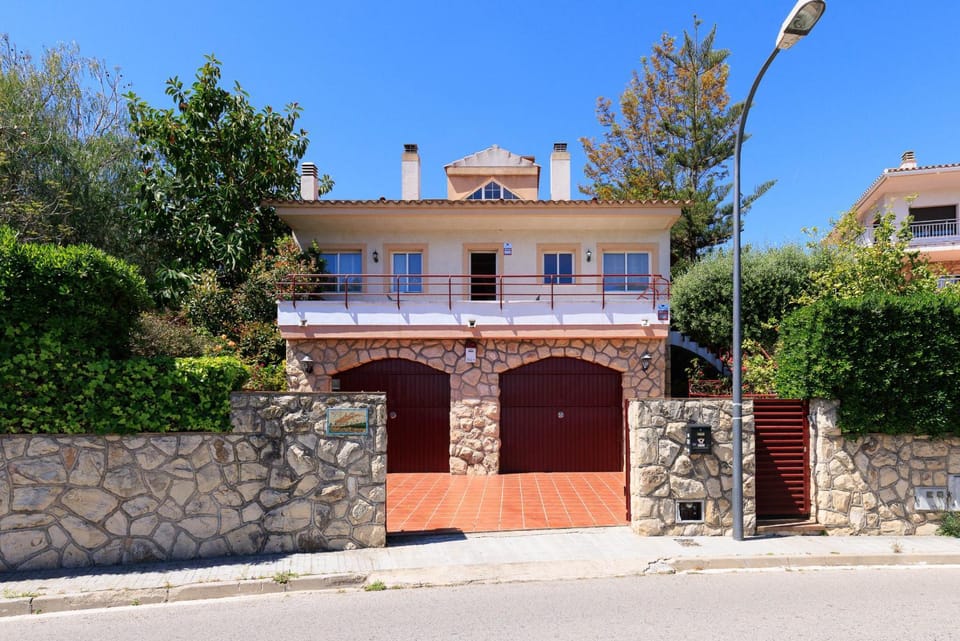 Property building, Facade/entrance, Off site
