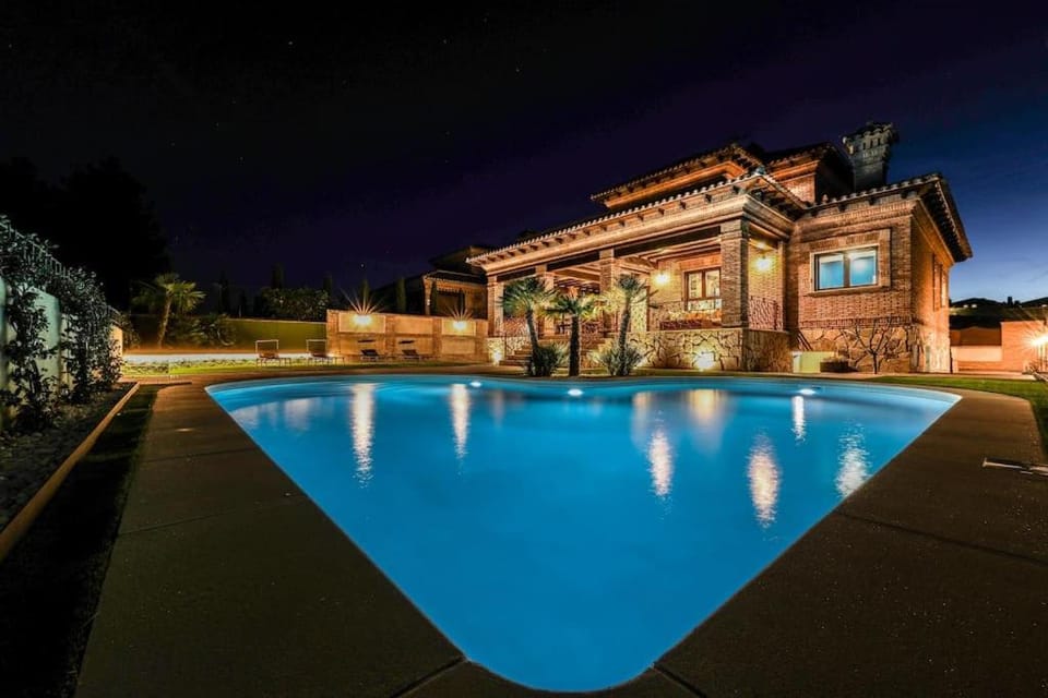 Luxe Experience Toledo * Pool * BBQ * Billar Villa in Castile-La Mancha
