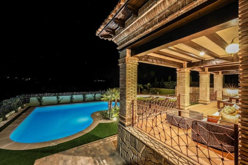 Luxe Experience Toledo * Pool * BBQ * Billar Villa in Castile-La Mancha