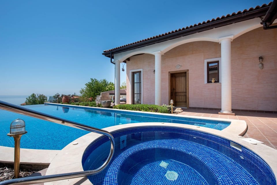 Patio, Day, Pool view, Swimming pool, sunbed
