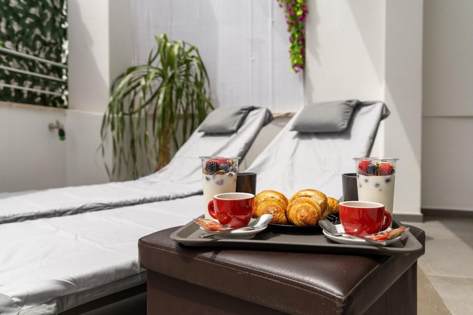 Food and drinks, Breakfast, Drinks, sunbed