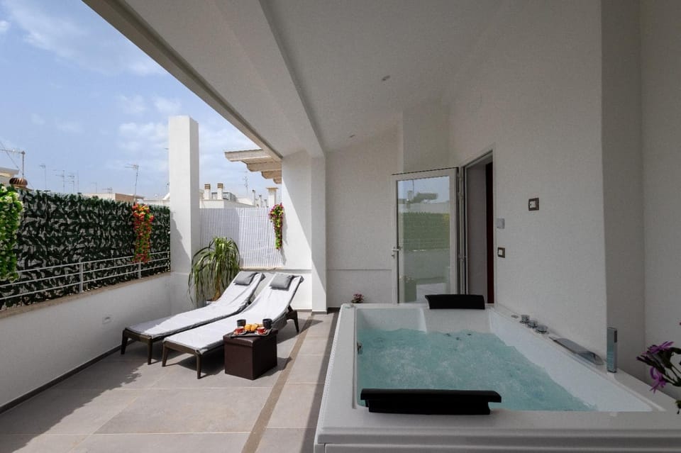 Patio, Day, Hot Tub, Balcony/Terrace, Open Air Bath, sunbed
