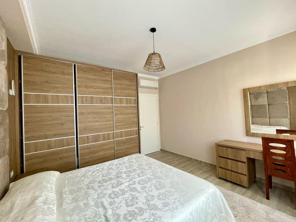 Bed, Photo of the whole room, Bedroom, wardrobe, air conditioner