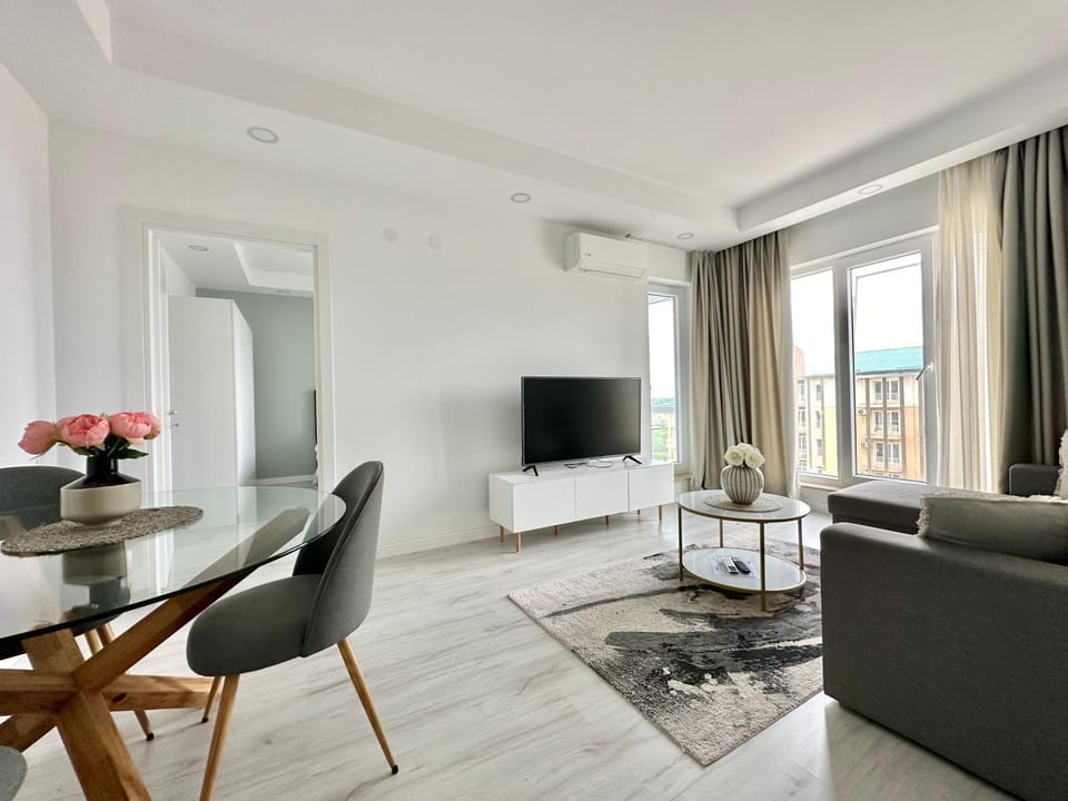 Communal lounge/ TV room, Living room