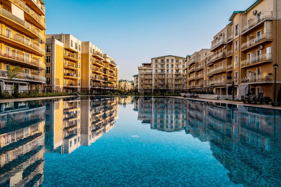 Pool view, Swimming pool, sunbed