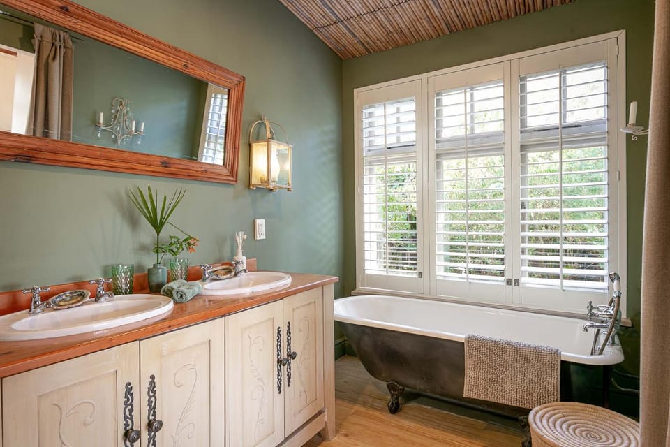 Kloof House - with solar backup power House in Cape Town