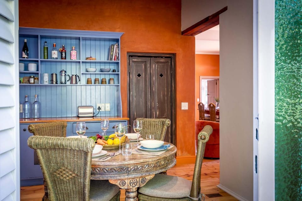 Kloof House - with solar backup power House in Cape Town