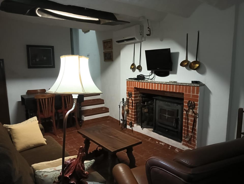 Communal lounge/ TV room, TV and multimedia, Living room, Seating area