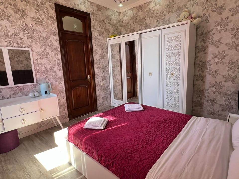 Bed, Photo of the whole room, wardrobe