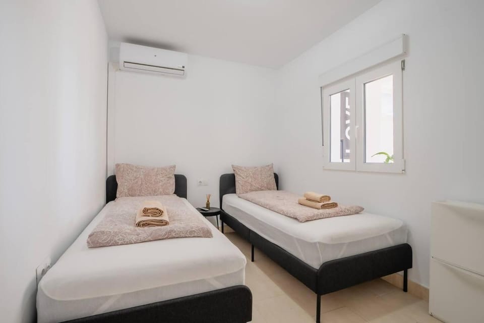 Bed, Photo of the whole room, Bedroom, towels, air conditioner