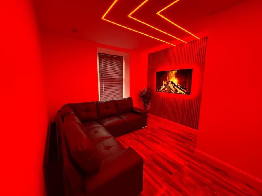 Luxury Hot Tub Retreat Derry City House in Londonderry