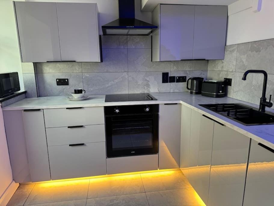 Luxury Hot Tub Retreat Derry City House in Londonderry
