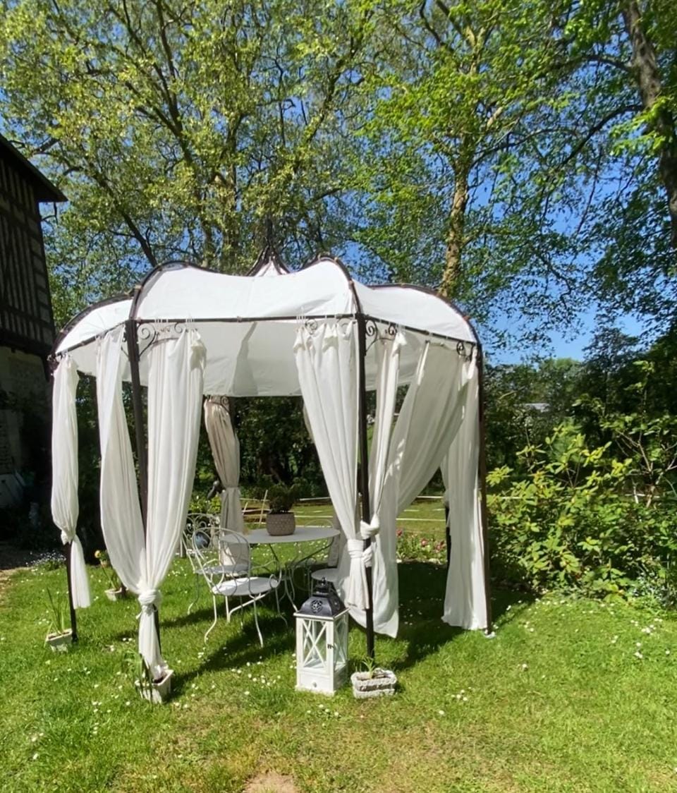 La chambre des écureuils Bed and Breakfast in Normandy