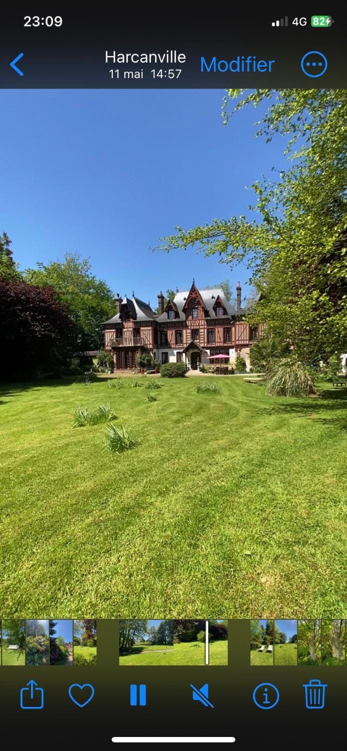 La chambre des écureuils Bed and Breakfast in Normandy