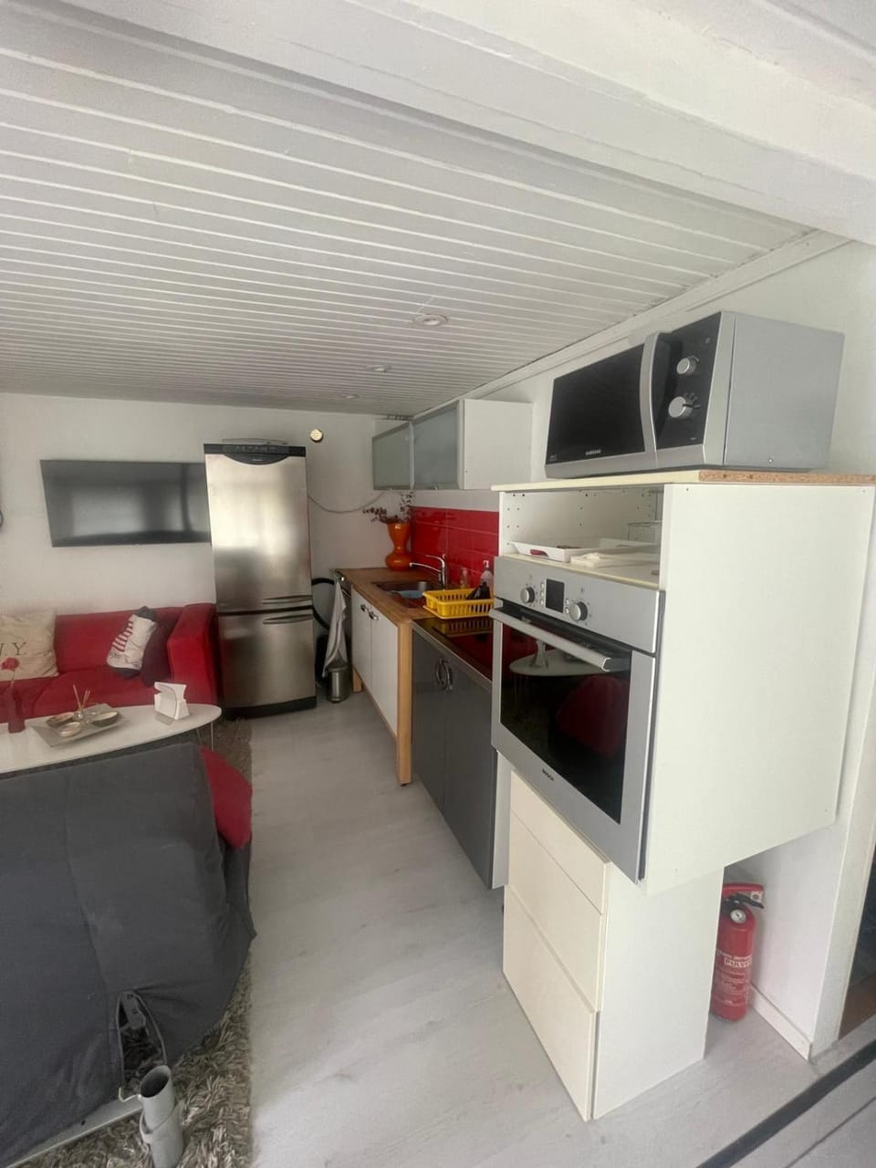 TV and multimedia, Kitchen or kitchenette, oven, stove, toaster