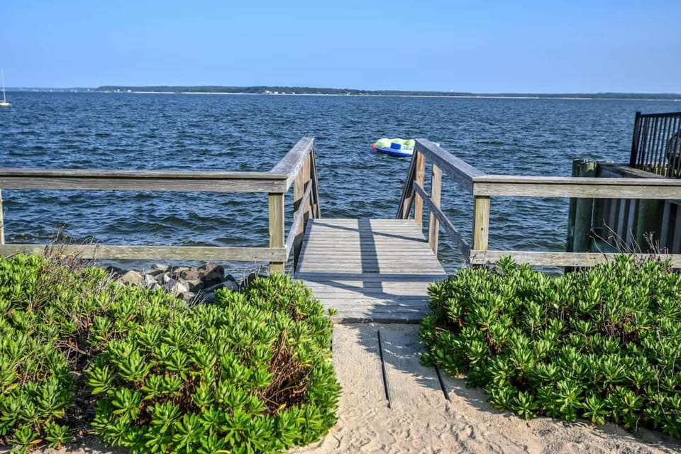 Charming Cottage in The Heart of the North Fork House in Aquebogue