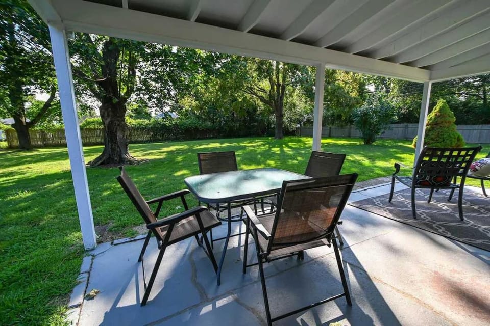 Charming Cottage in The Heart of the North Fork House in Aquebogue