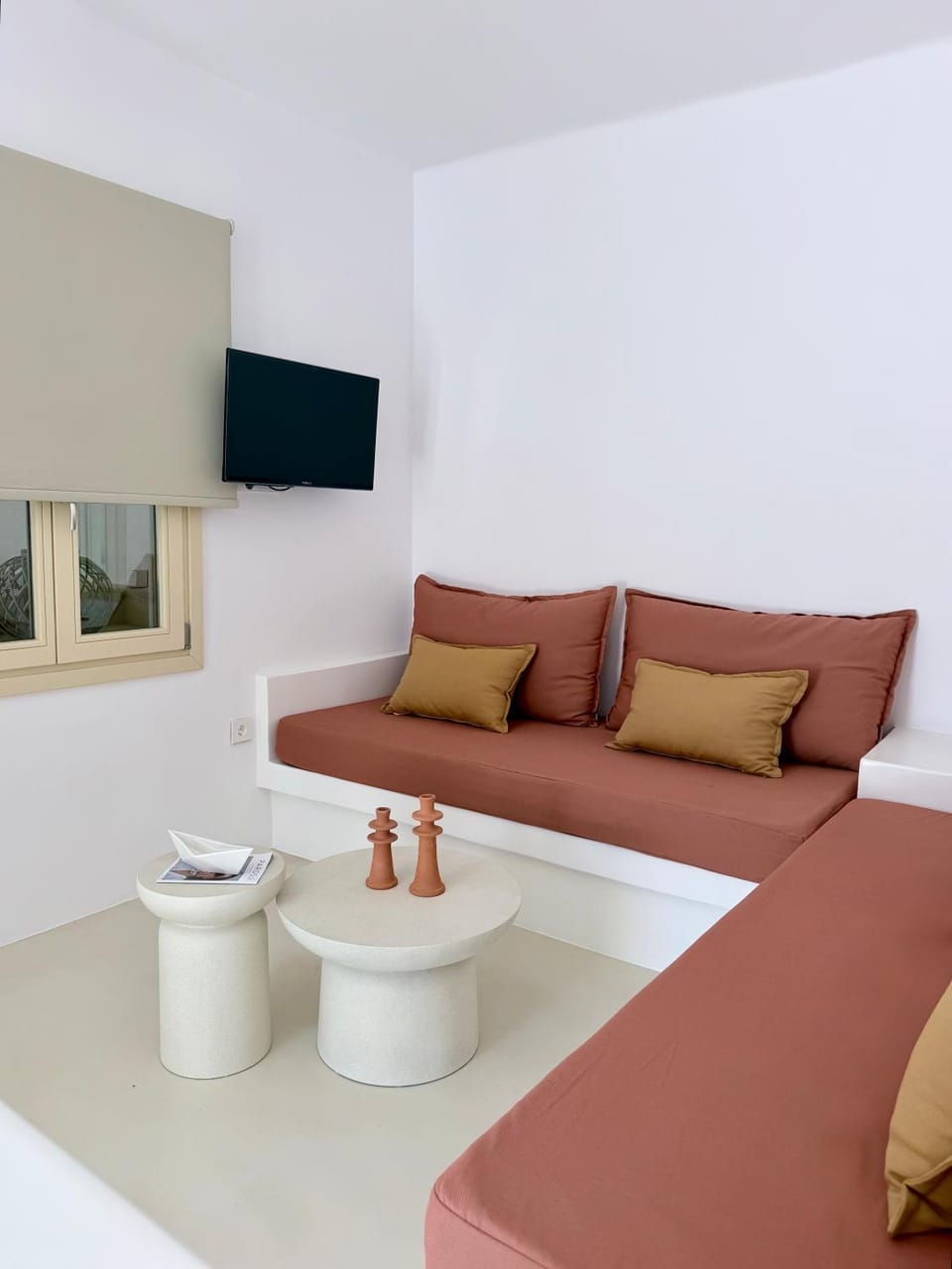 Nicolia Stays Sea View, Jacuzzi, Walk to Centre Apartment in Naousa
