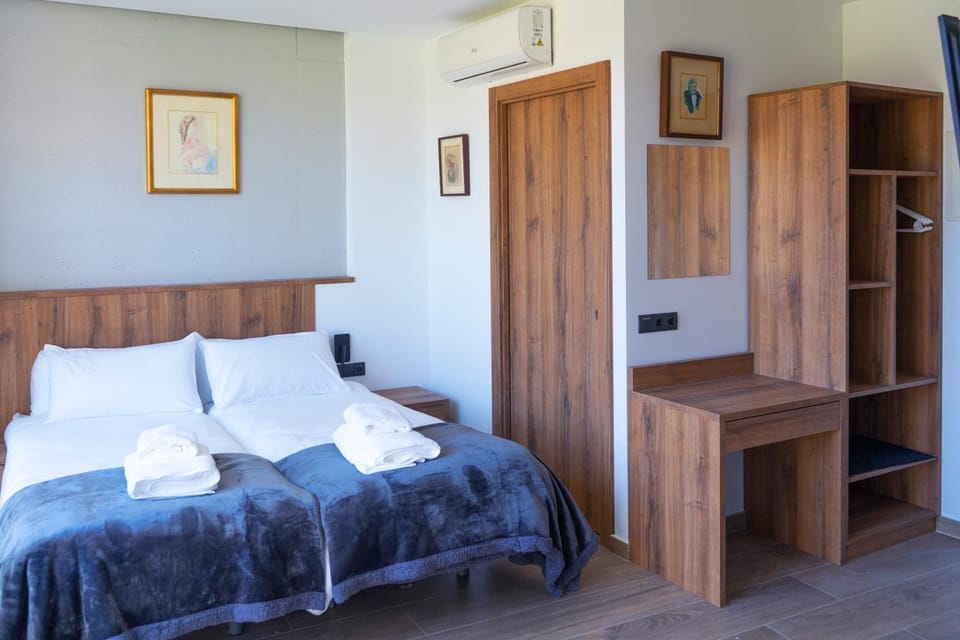 Bedroom, wardrobe