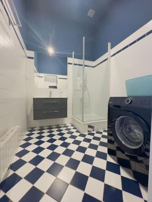 Shower, Bathroom, washing machine
