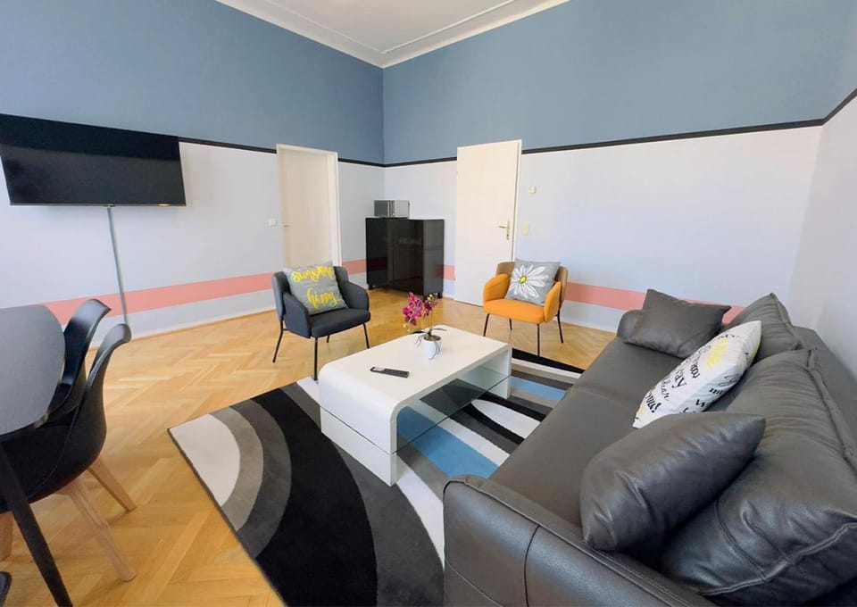 TV and multimedia, Seating area