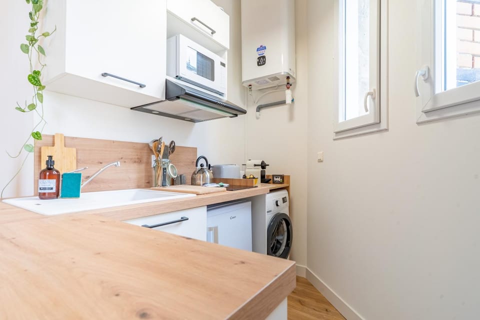 Kitchen or kitchenette