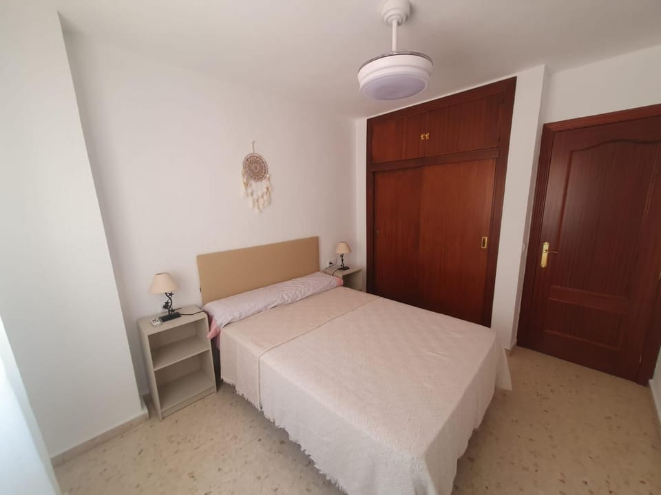 Bed, Photo of the whole room, wardrobe