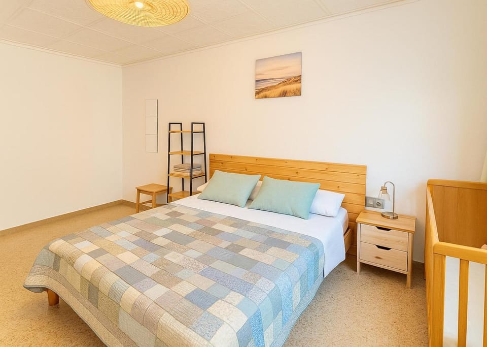 Bed, Photo of the whole room, Bedroom, cot, air conditioner