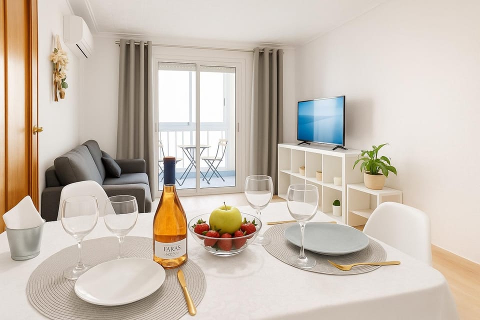 TV and multimedia, Seating area, Dining area, air conditioner
