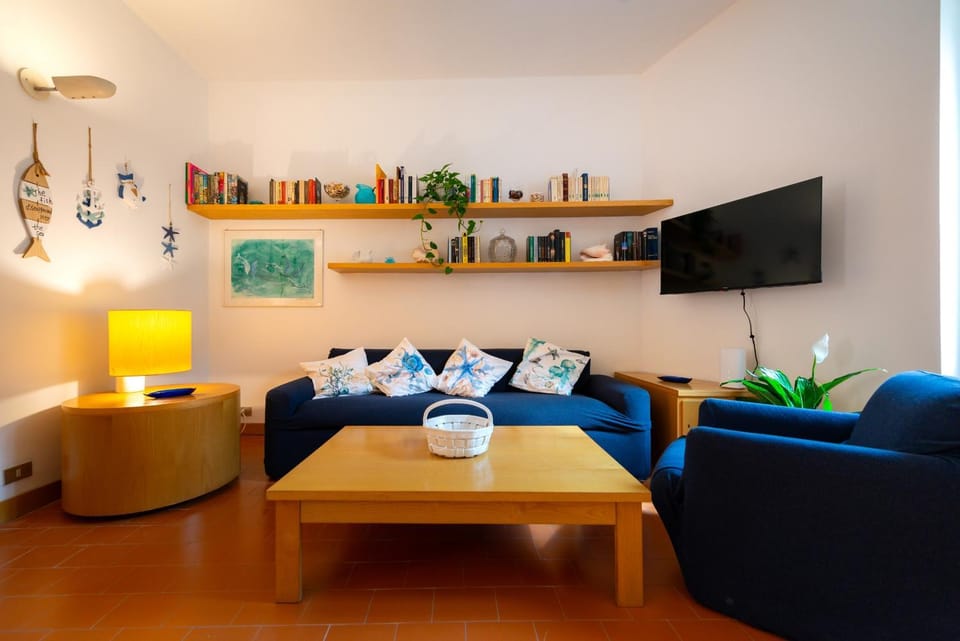TV and multimedia, Living room, Evening entertainment