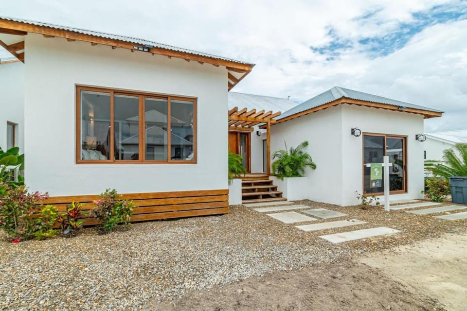 Tranquility and Mistico Beach Club plus Boat Shuttle Villa in San Pedro