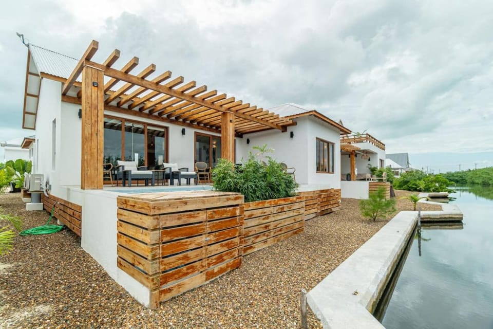 Tranquility and Mistico Beach Club plus Boat Shuttle Villa in San Pedro