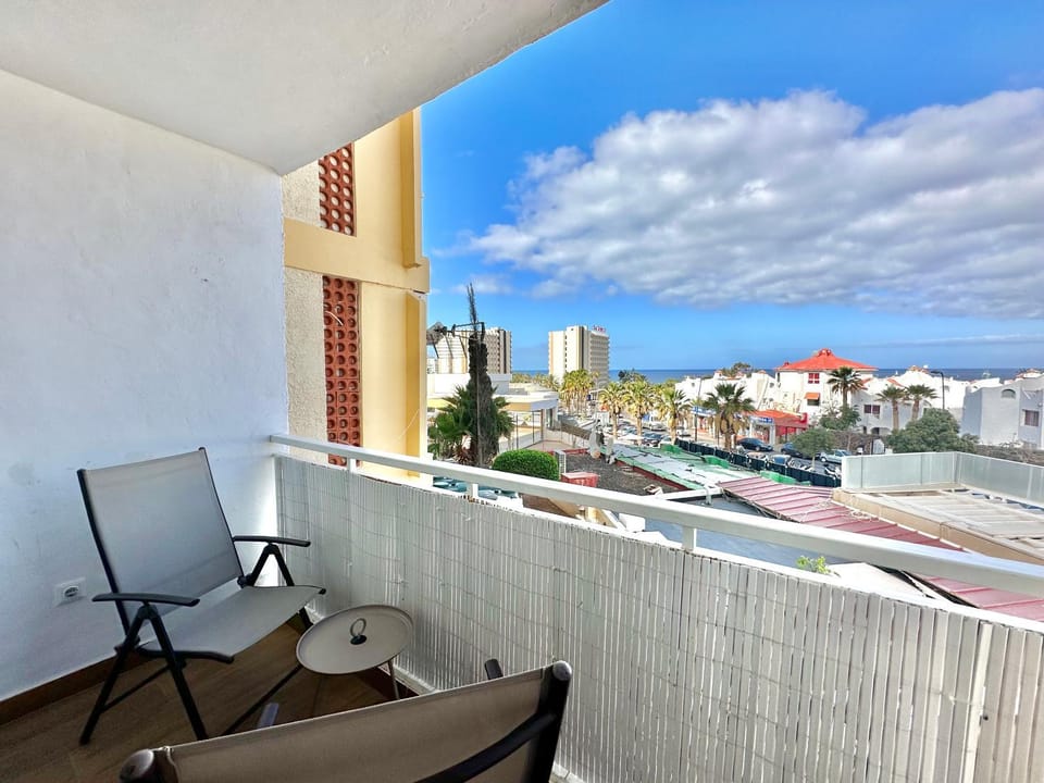 View (from property/room), Balcony/Terrace, Dining area, Sea view