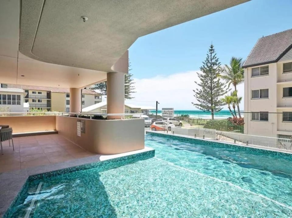Deluxe Palm Beach Getaway Apartment in Palm Beach