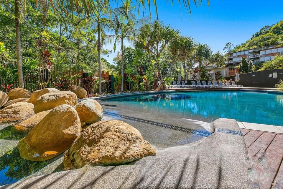 Swimming pool, sunbed