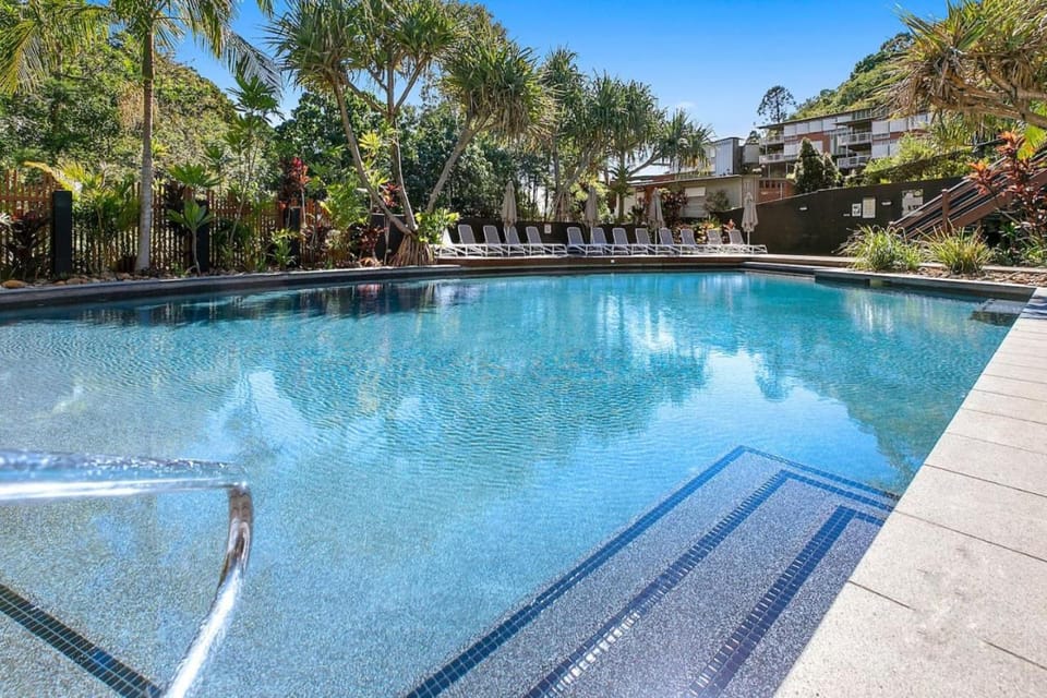 Swimming pool, sunbed