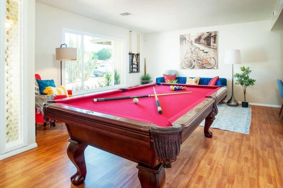 Billiard, Game Room
