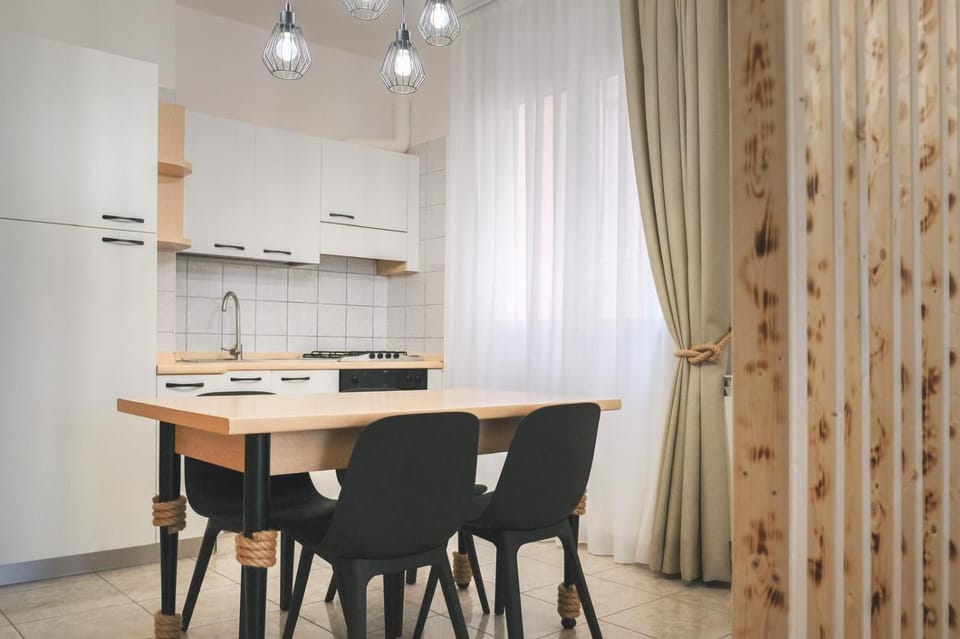 Kitchen or kitchenette, Dining area, pet friendly, stove