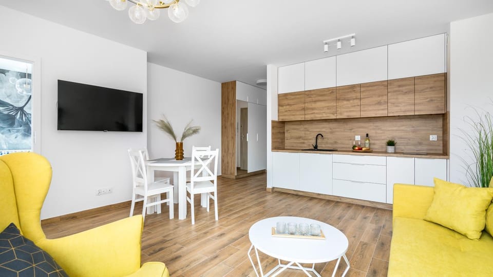 TV and multimedia, Kitchen or kitchenette, Living room, Seating area, Dining area