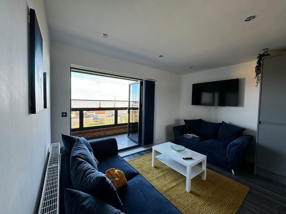 Wave Song - Hornsea Town House with Sea Views and Balconies House in England