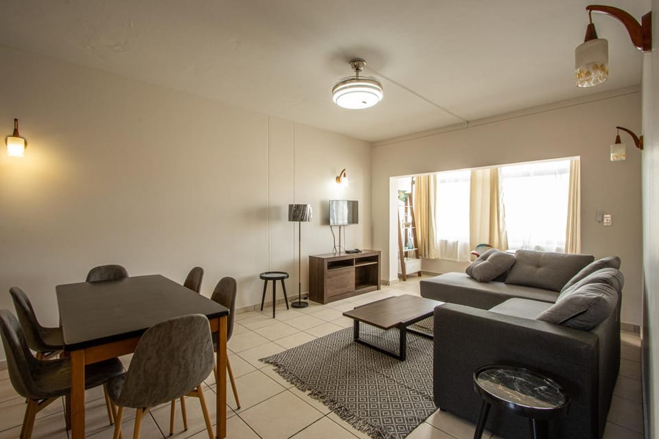 TV and multimedia, Living room, Seating area, Dining area